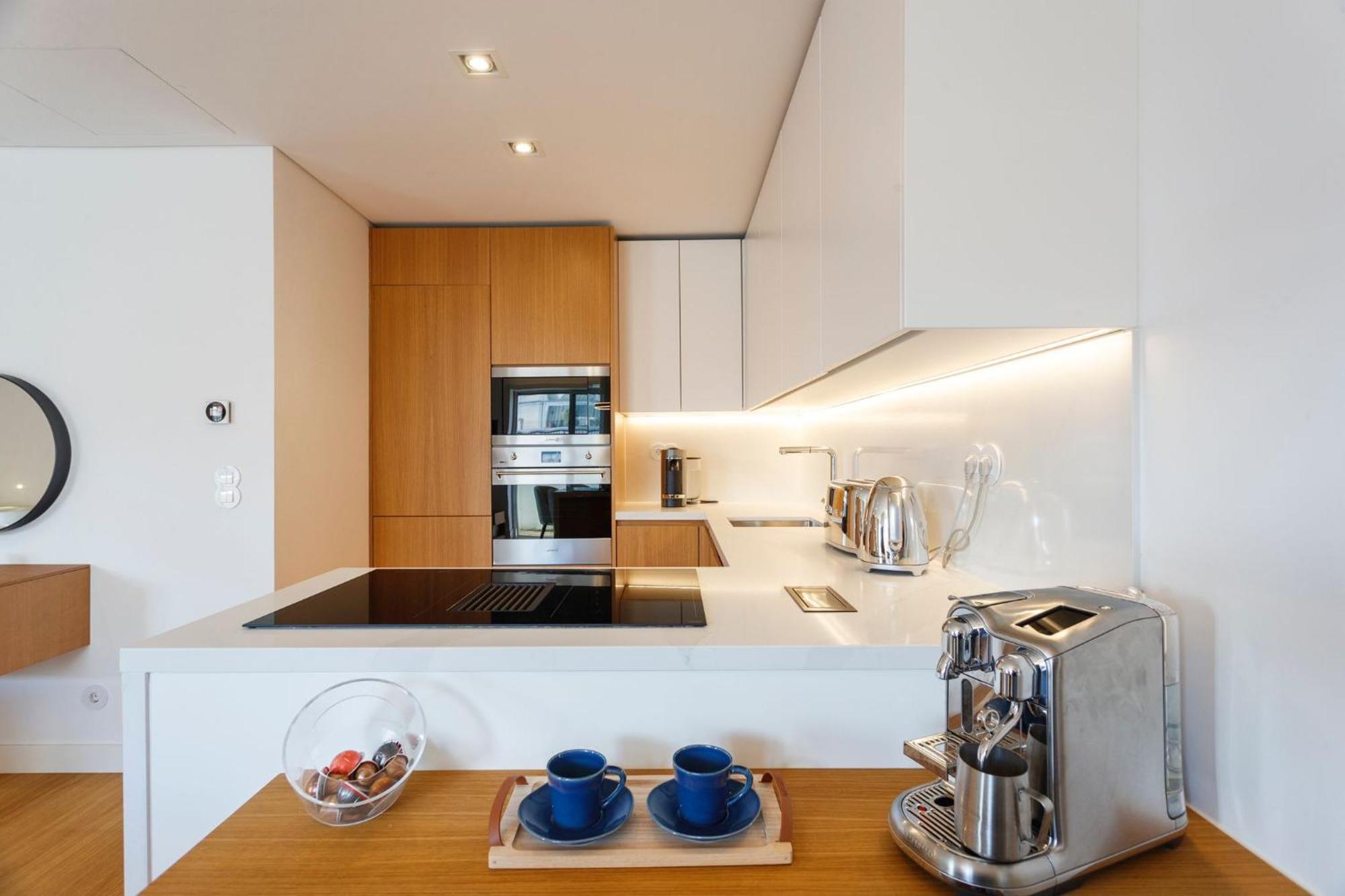 Luxury Suite With Balcony And Shared Accommodation In The Parque Eduardo VII Area Lisbon Exterior photo